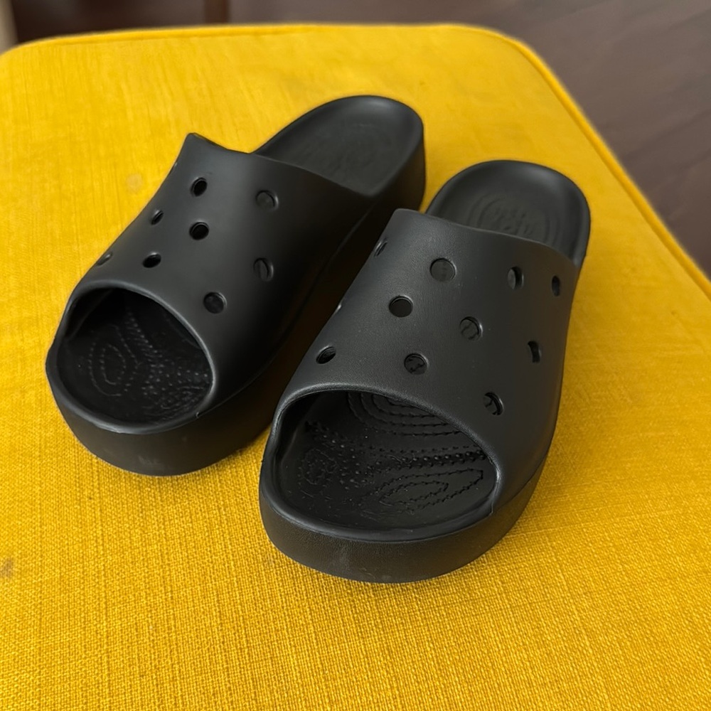 Crocs Women’s Black Slide Sandals NWOT